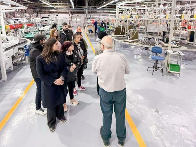 Facundo Armas, Secretario de Desarrollo Productivo del Municipio de Río Grande, destacó que, “conocer lo que se produce en nuestra ciudad también es una forma de valorar y defender nuestras capacidades.