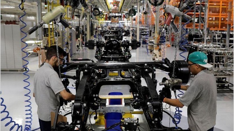 todas las ramas de actividad mostraron una cada, destacndose el retroceso de la produccin automotriz, de minerales no metlicos, de qumicos y plsticos y del complejo metalmecnico.