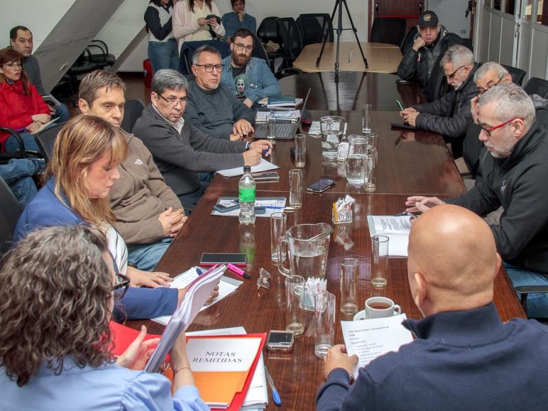 El Legislador Pablo Villegas hizo mención a quienes respondieron en tiempo y forma lo requerido y quienes no lo hicieron, lo que motivó que algunos de sus pares manifestarán la necesidad de citar a funcionarios provinciales.