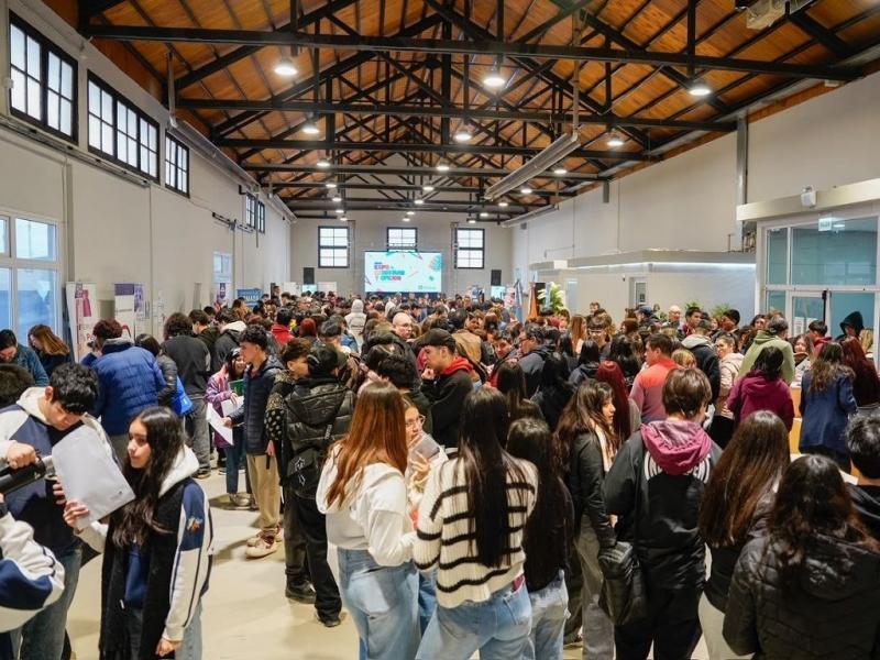 La Expo también busca fortalecer el arraigo joven y poner en valor las oportunidades de formación que existen en la provincia, así como el trabajo de profesionales e idóneos fueguinos que forman parte de las instituciones.