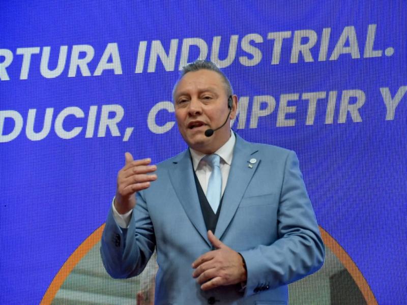 “Tenemos que frenar los embargos por un año. Por eso es que han aumentado un 230 por ciento los concursos preventivos en las pymes. Porque ante la falta de ventas se provoca esto”, señaló Daniel Rosato, Presidente de “Industriales Pymes Argentinos”.