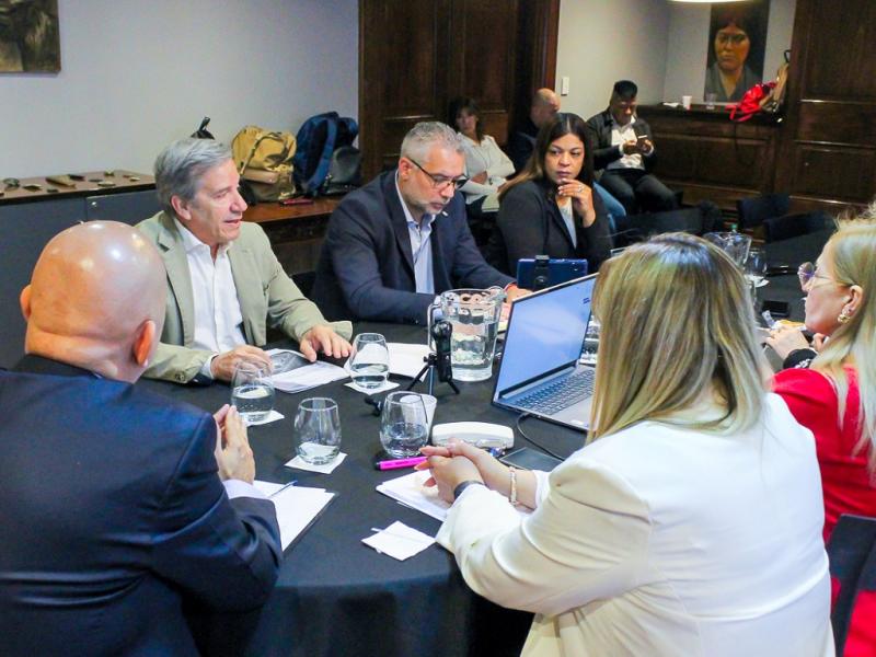 “Más allá del objetivo principal respecto a las responsabilidades, también nos importa qué se puede hacer desde Tierra del Fuego para tener normativas que ayuden a proteger nuestro territorio”, indicó el Legislador Matías Lapadula.