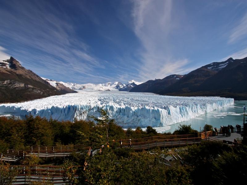 El Gobierno de Santa Cruz autorizó la venta de tierras ubicadas en Península de Magallanes, frente al glaciar Perito Moreno, a una sociedad vinculada a capitales de Emiratos Árabes Unidos.