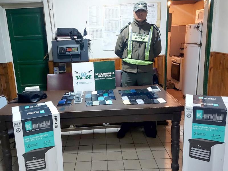 Sobre un mercado anual estimado en 9,2 millones de unidades, más de 3,2 millones de celulares se comercializan por canales irregulares.