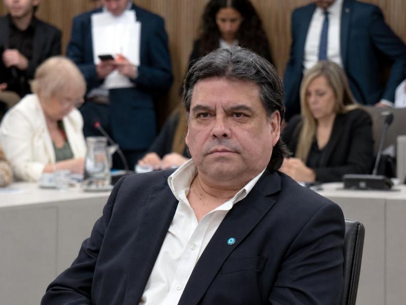 “Hay que encontrar una salida que garantice el funcionamiento del Puerto, preserve los puestos de trabajo y contemple los intereses de Tierra del Fuego y de la Argentina”, planteó el Diputado nacional por Tierra del Fuego, Jorge Araujo.