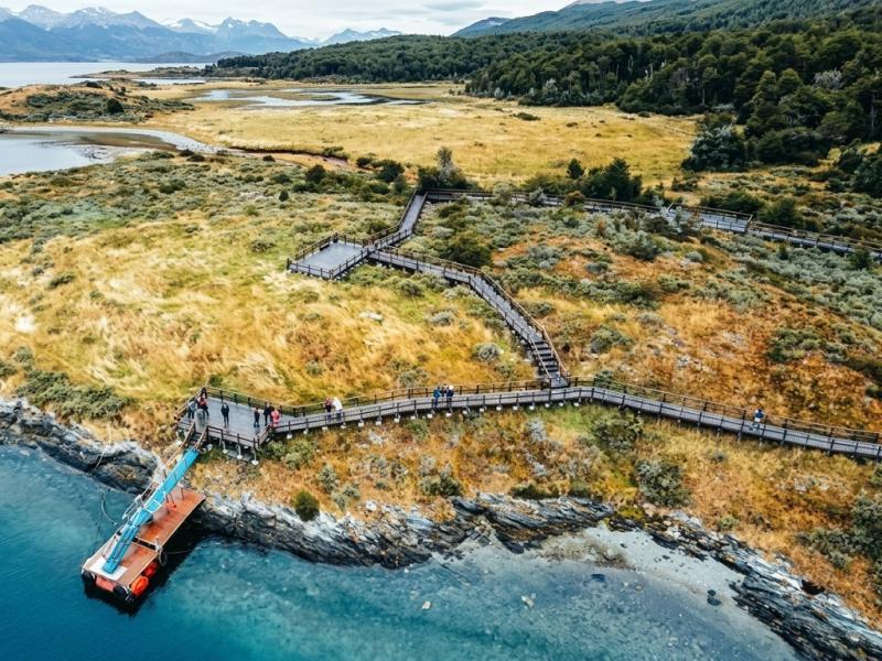 El permiso, firmado por Marcelo Almirón el 27 de octubre, permite el fondeo de los buques Lonian, Hodor y Sherakhan y el traslado aéreo de pasajeros durante el período comprendido entre el 12 y el 18 de noviembre.