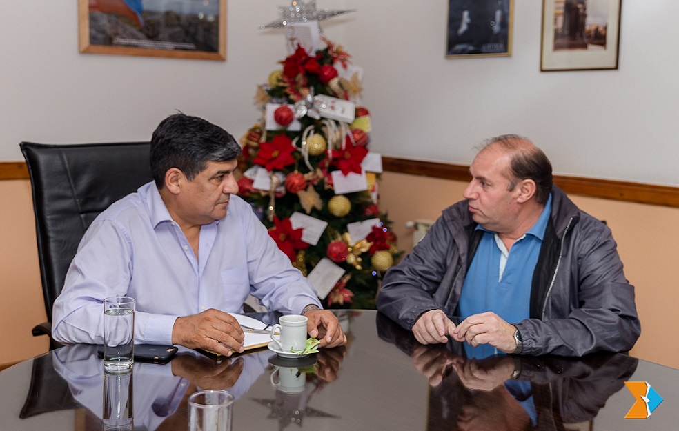 El Presidente de la Legislatura de Tierra del Fuego, Juan Carlos Arcando, recibi al Presidente de la Liga Ushuaiense de Ftbol -Filial AFA-, Marcelo Gonzlez. 