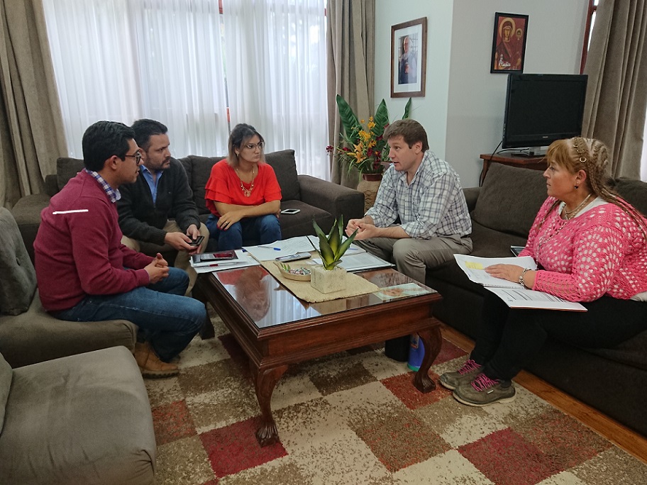 Creemos en un Estado que est presente al lado de los vecinos en momentos de dificultades. Seguiremos trabajando para que la situacin se revierta y para que nuestra ciudad siga creciendo e incluyendo a todos, remarc Gustavo Melella.