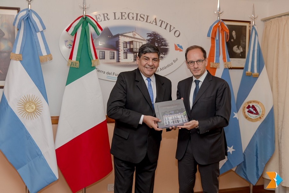 El Embajador adelant que se trabaja para realizar un evento empresarial entre la provincia y la embajada, adems de analizar la instalacin de una sede diplomtica en Tierra del Fuego.
